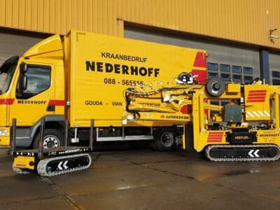 Compactkraan met transportcarrier en bakwagen