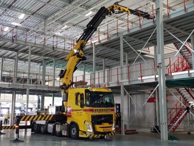 Volvo met 90 tonmeter Palfinger autolaadkraan