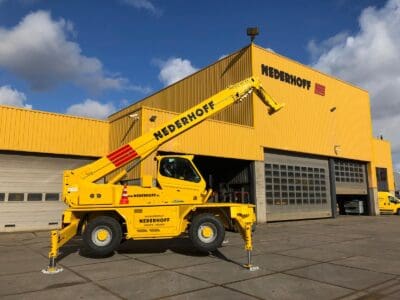 Roterende verreiker op de werf in Gouda
